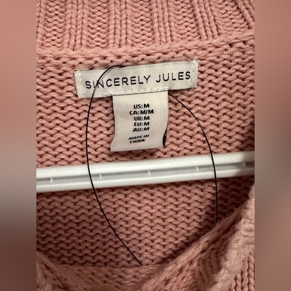 ⭐️Like New⭐️ Sincerely Jules: Women’s Sweater with Bow Design- Size Medium - Picture 3 of 7